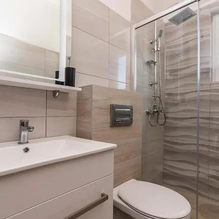 Two-bedroom In 아파트 *