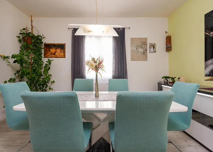 Two-bedroom In * 比比涅