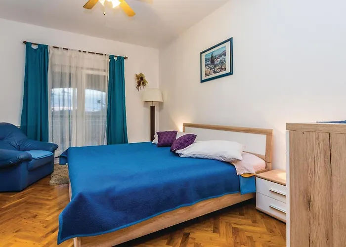 Two-bedroom In Apartament Bibinje