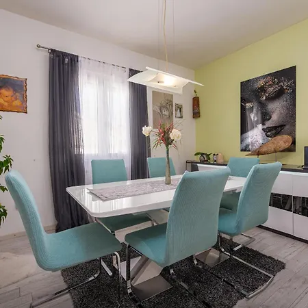 2 Bedroom Beautiful In شقة بيبينيا