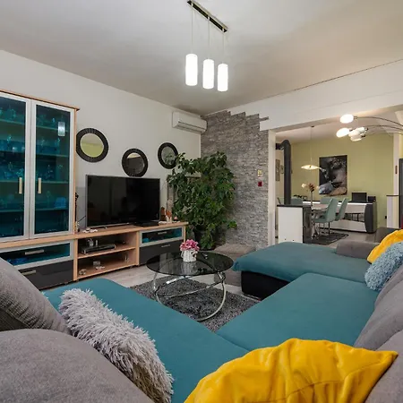Cozy In With Kitchen Apartmán